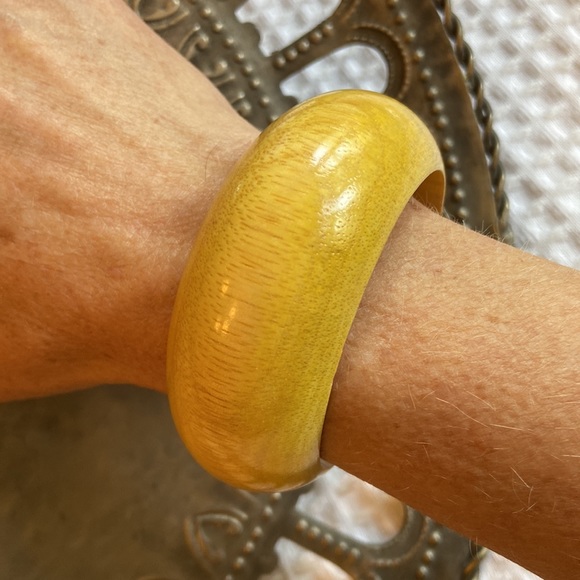 MANGO TREE Mustard Yellow Gold Light Wooden Boho Bangle Bracelet - Picture 2 of 11